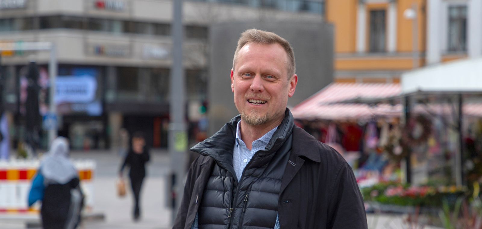 Timo Helenius kauppatorilla.