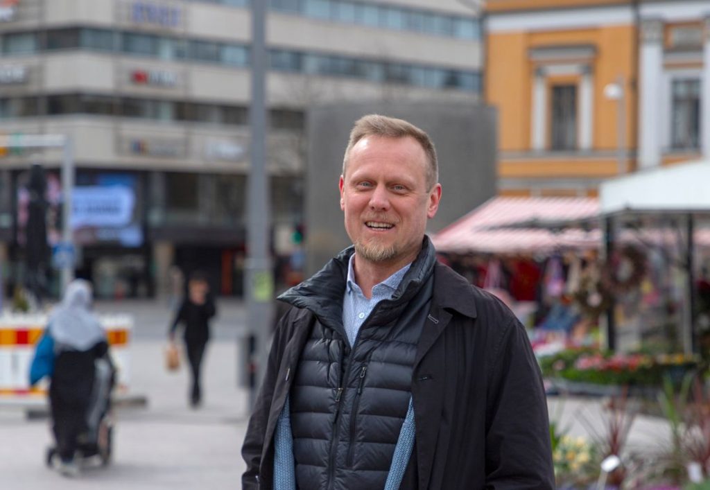 Timo Helenius kauppatorilla.