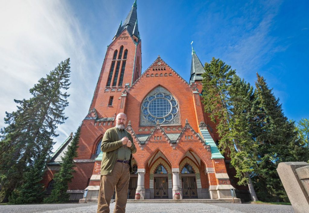 Mies ja Mikaelinkirkko